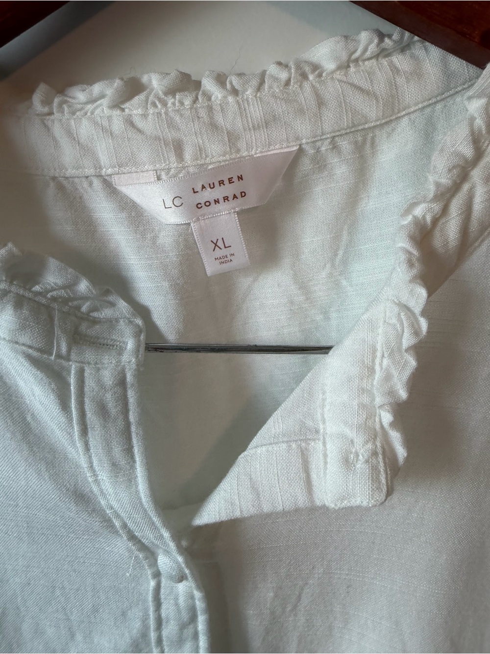 ⚡️LC Lauren Conrad Cream Ruffle Sleeveless Button-Front Top - Picture 5 of 6